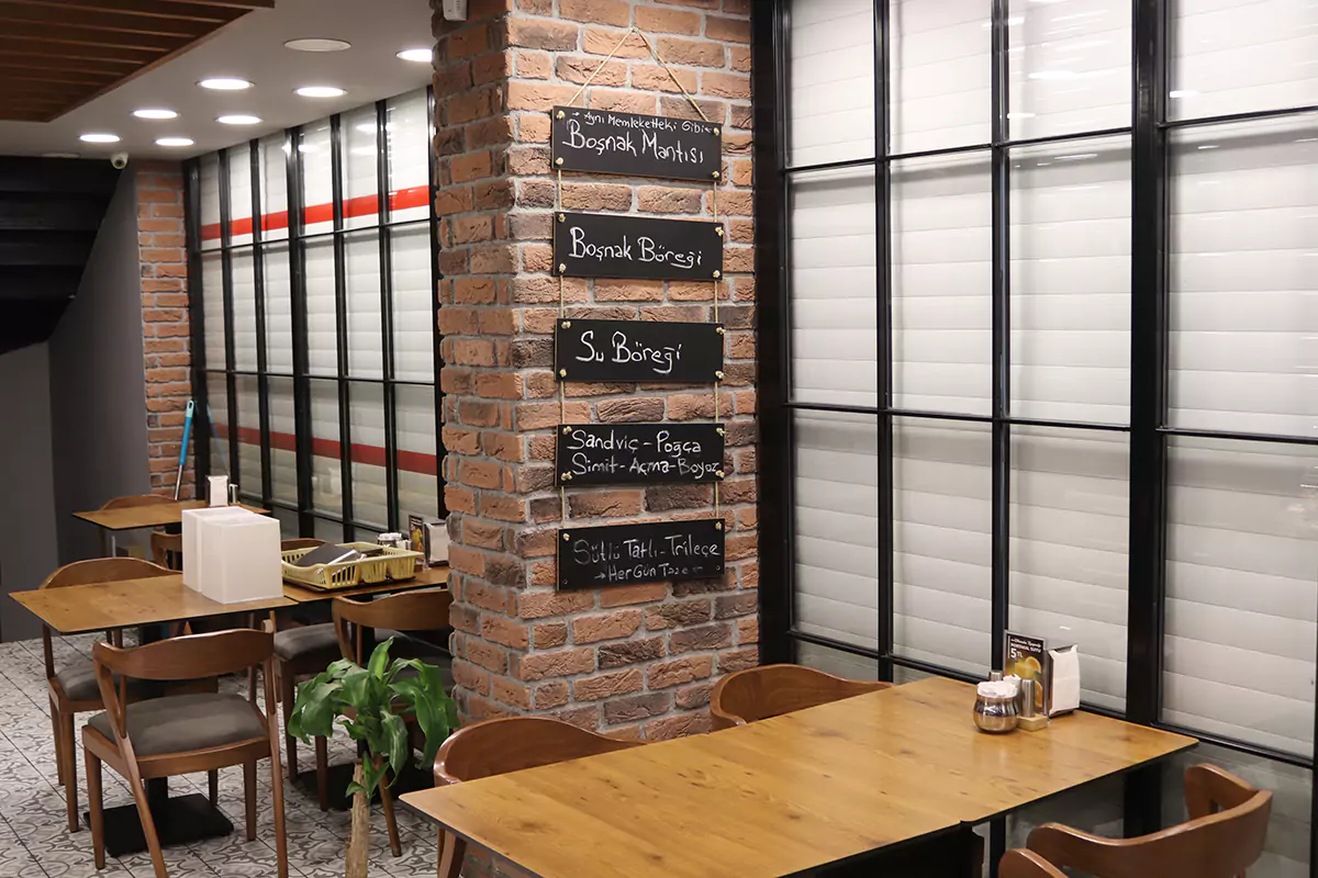 Kafe iç mekânında tuğla uygulaması