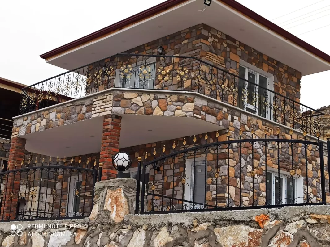 Dekoratif taş villa uygulaması