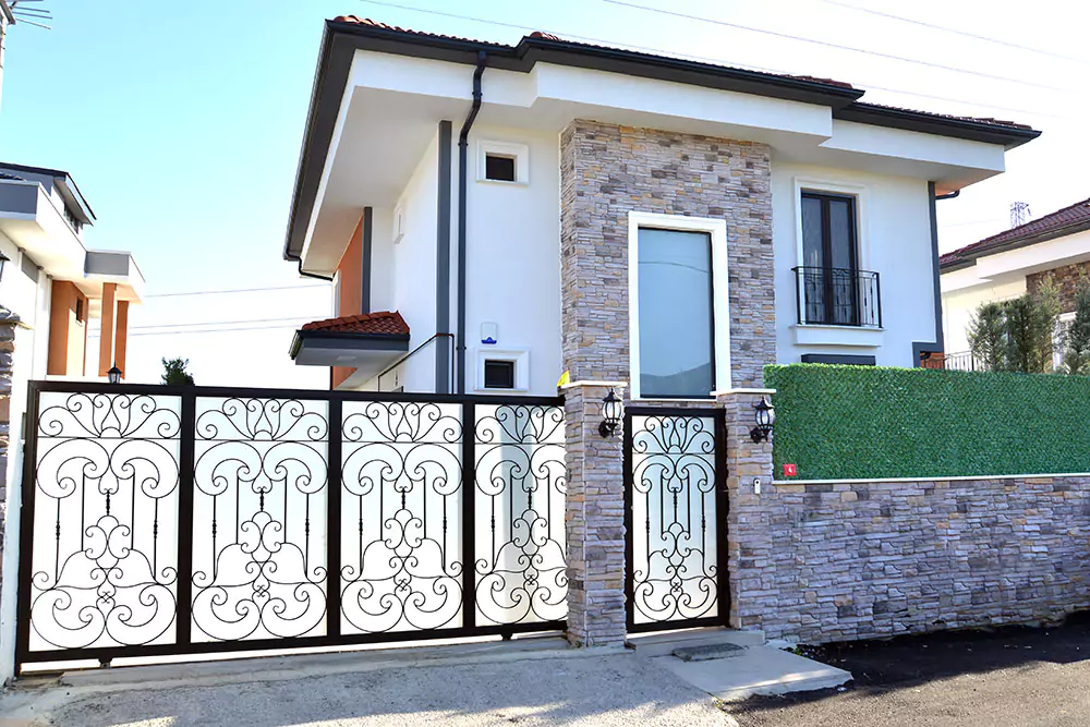 Dış mekânda villa dekoratif taş kaplama modelleri