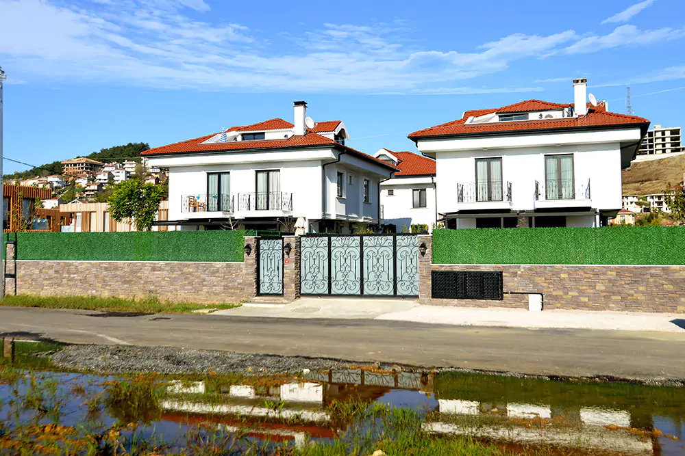 Dış mekânda villa duvar kaplama uygulaması
