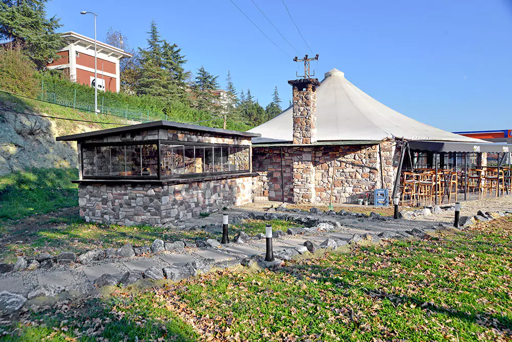 Dış mekânda villa taş kaplama uygulaması — 5. uygulama örneği